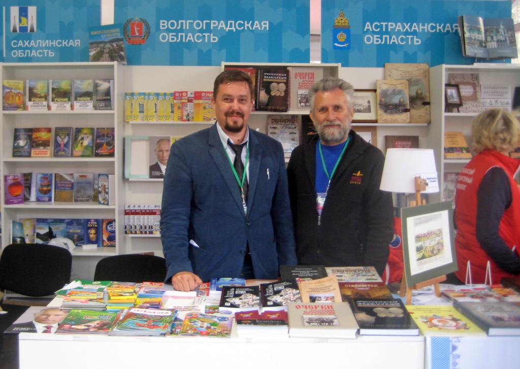 Издательство ВолГУ представило свои проекты на книжном фестивале.JPG